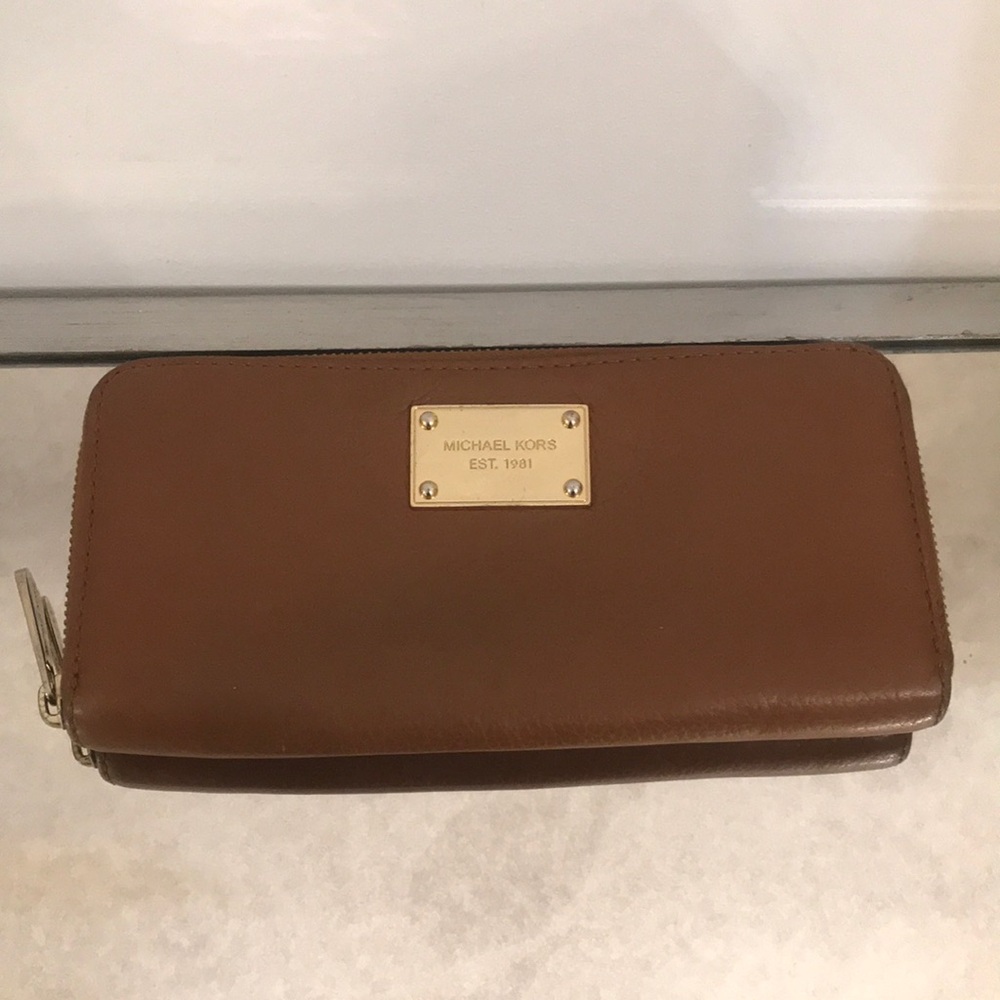 Michael Kors Zip Wallet - Tan